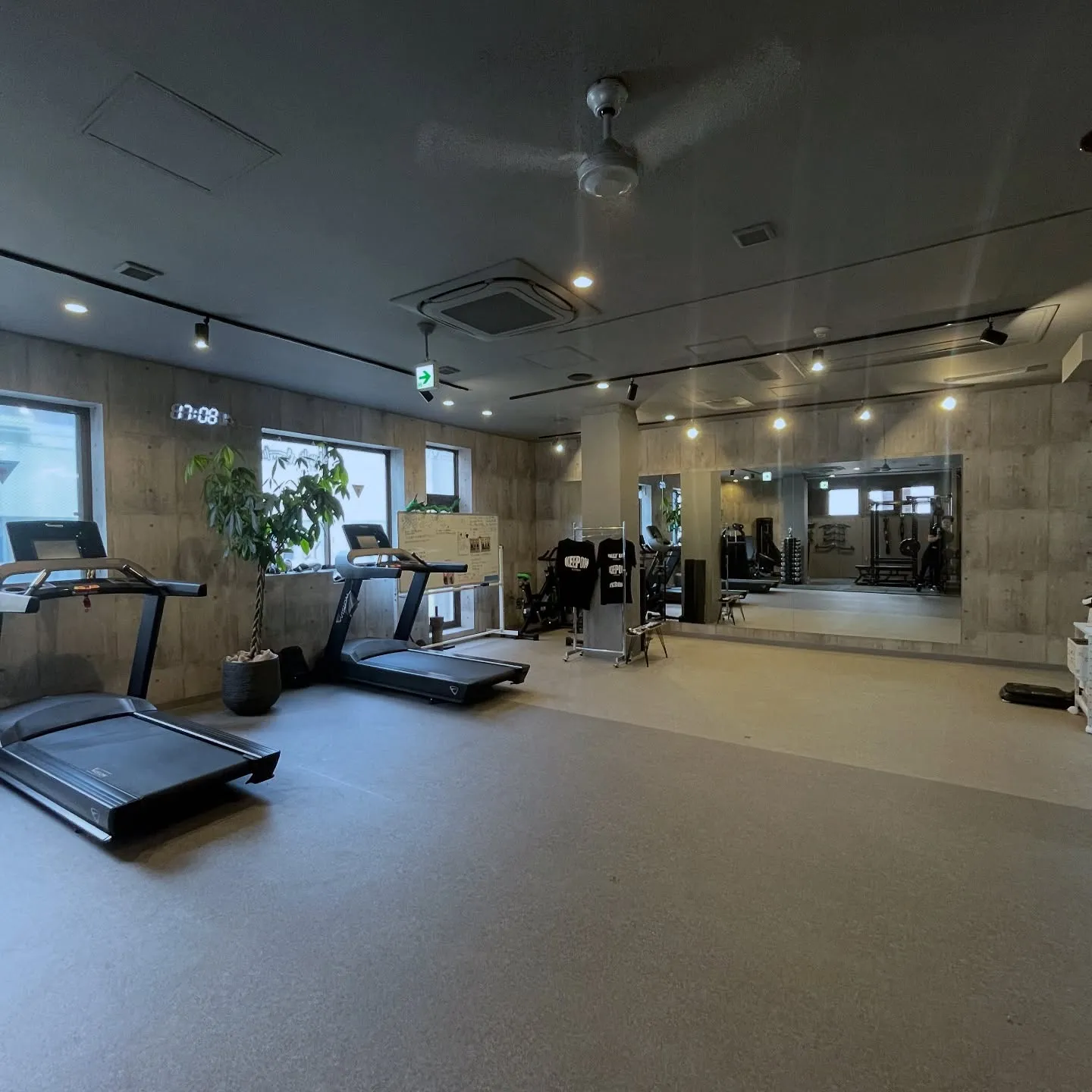 本厚木でパーソナルトレーニングを始めるならキープオンフィット...