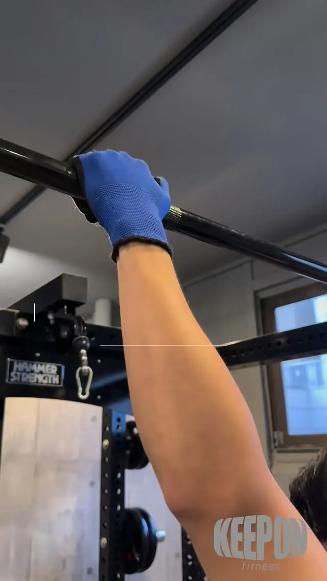 27歳　パーソナルトレーナー　KEEP ON 